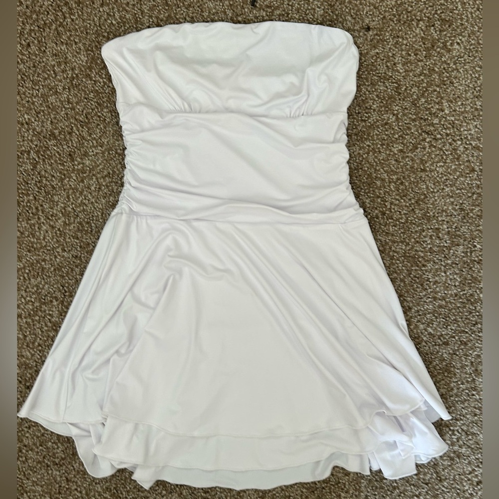 Elegant White Strapless Dres